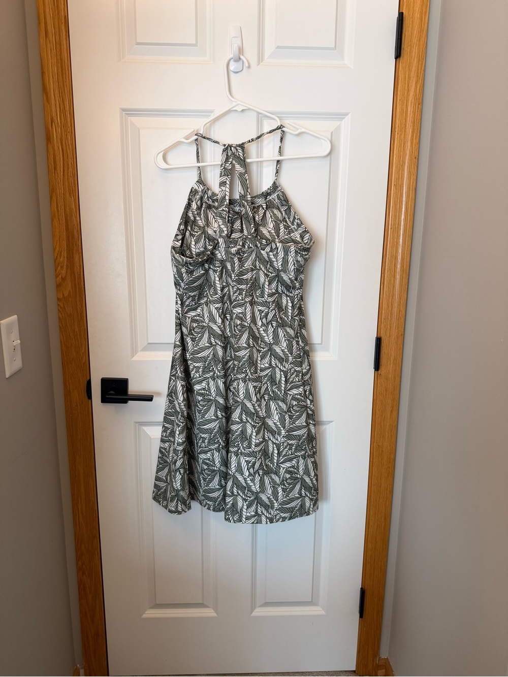 Eddie Bauer Green and White Leaf-Print Halter Dress - Picture 2 of 6